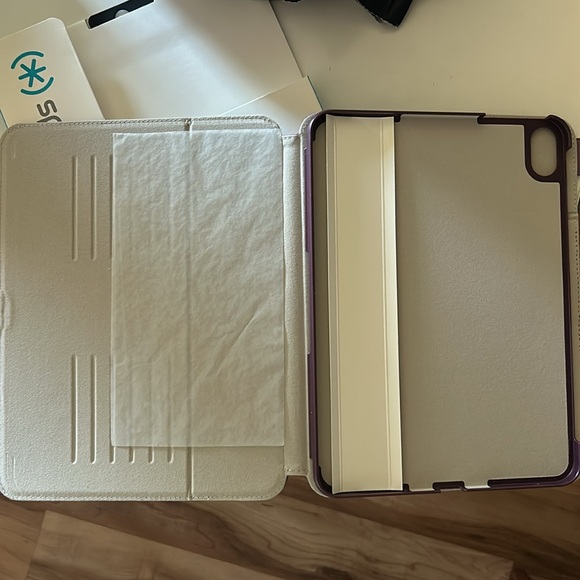 Speck - balance folio - iPad 10.9” (2022) - Picture 6 of 6